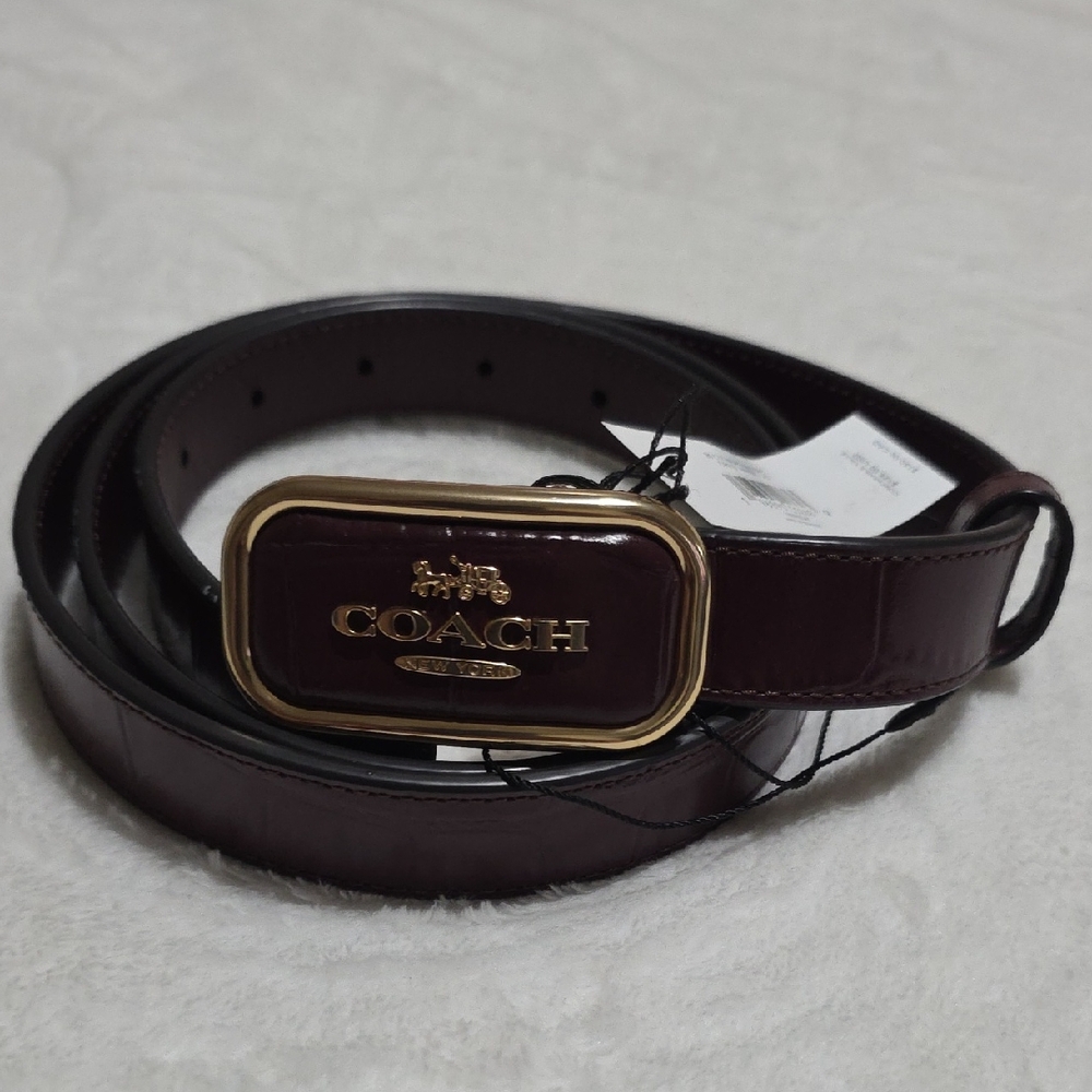 Coach Women's Dark Brown Leather Belt.